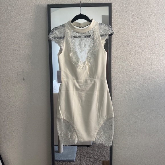 Miss Circle Cream Lace Mini Dress - Picture 4 of 6